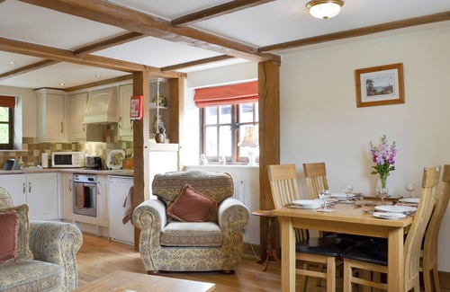 East Meon Cottage | 2 bedroom accommodation in East Meon, Petersfield