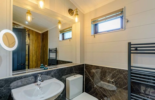 Newton Grange Cabin | 2 bedroom accommodation in Ashbourne