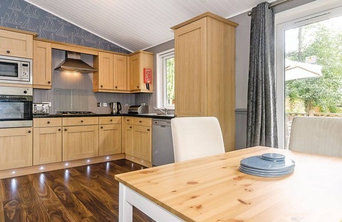 Churchill Cabin | 2 bedroom accommodation in Cotswolds