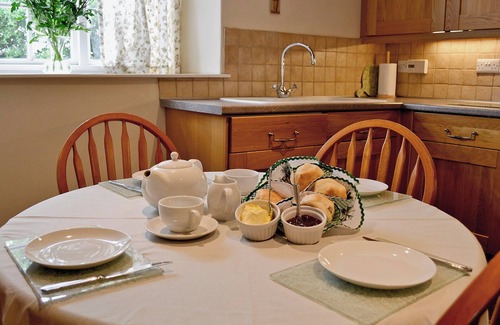 Cullompton Cottage | 2 bedroom accommodation in Kentisbeare, near Cullompton