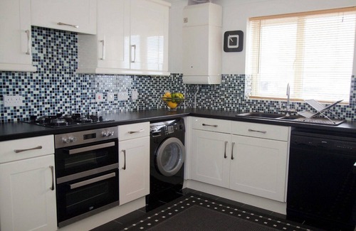 Eastbourne Cottage | 2 bedroom accommodation in Sovereign Harbour, near Eastbourne