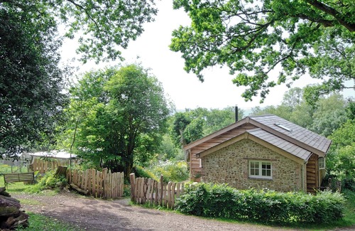 Raymonds Hill Cottage | 2 bedroom accommodation in Axminster, near Lyme Regis