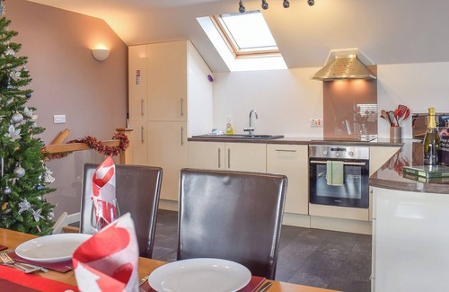 Lampeter Cottage | 2 bedroom accommodation in Llanwnnen, near Lampeter