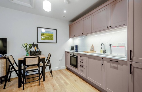 Lechlade Cottage | 2 bedroom accommodation in Lechlade, The Cotswolds