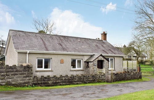 Llangadog Cottage | 2 bedroom accommodation in Llangadog, near Llandeilo