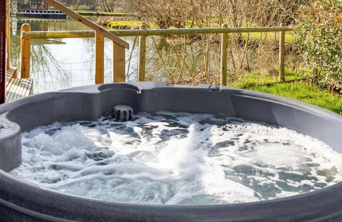 Dilton Marsh Ski Chalet | 2 bedroom accommodation in Westbury