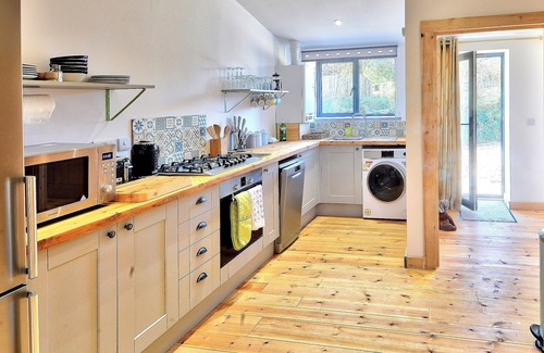 Ningwood Cottage | 2 bedroom accommodation in Wellow, near Yarmouth