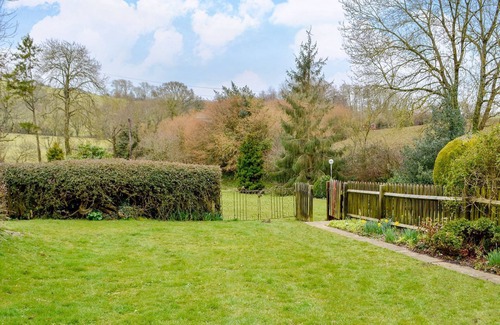 Bridport Cottage | 2 bedroom accommodation in Mangerton, near Bridport