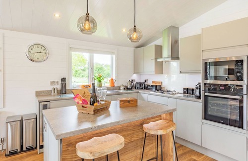 Hundall Cottage | 2 bedroom accommodation in Mercia Marina, Willington
