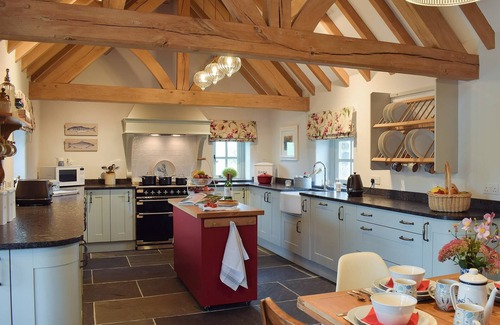 Llanfihangel-Ystrad Cottage | 2 bedroom accommodation in Dihewyd, near Aberaeron