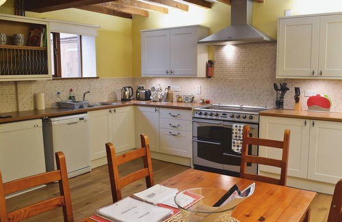 Maesbury Marsh Cottage | 2 bedroom accommodation in Maesbury Marsh, near Oswestry