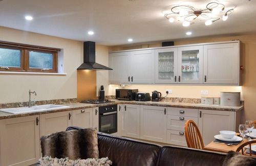 Arnold Cottage | 2 bedroom accommodation in Baswick, near Driffield