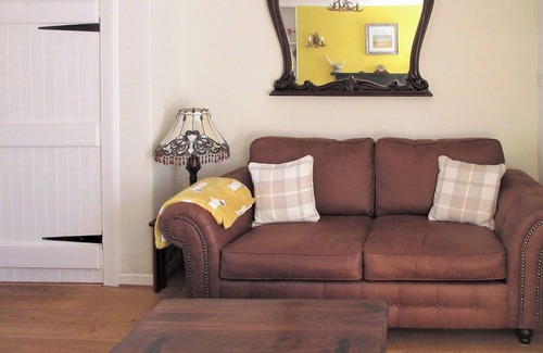 Gordon Cottage | 2 bedroom accommodation in Gordon, near Kelso