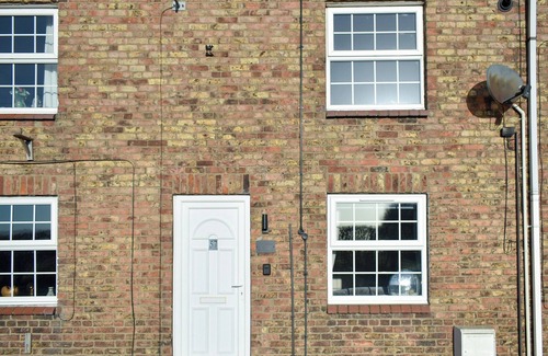 Leven Cottage | 2 bedroom accommodation in Leven