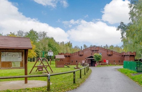 Edwinstowe Cabin | 2 bedroom accommodation in Sherwood Forest, Rufford