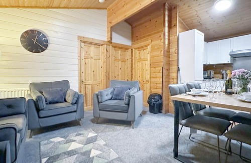 Edwinstowe Cabin | 2 bedroom accommodation in Sherwood Forest, Rufford