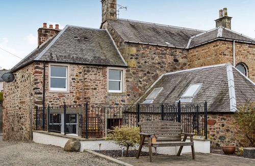 Abernethy Cottage | 2 bedroom accommodation in Abernethy, Perth