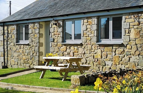 Redruth Cottage | 2 bedroom accommodation in Mawla, near Porthtowan