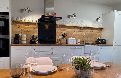 Muchelney Cottage | 2 bedroom accommodation in Stathe