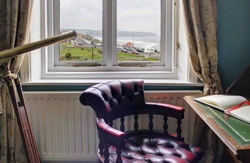 West Cliff Cottage | 2 bedroom accommodation in Whitby