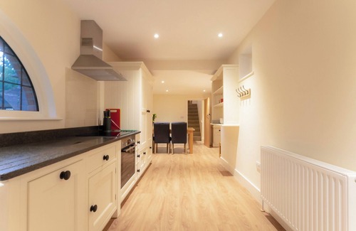 Woking Cottage | 2 bedroom accommodation in Ockham, near Guildford