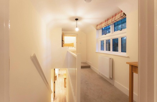 Woking Cottage | 2 bedroom accommodation in Ockham, near Guildford