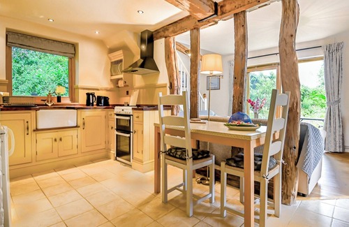 Diss Cottage | 2 bedroom accommodation in Burgate, near Diss