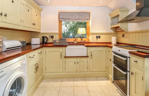 Diss Cottage | 2 bedroom accommodation in Burgate, near Diss