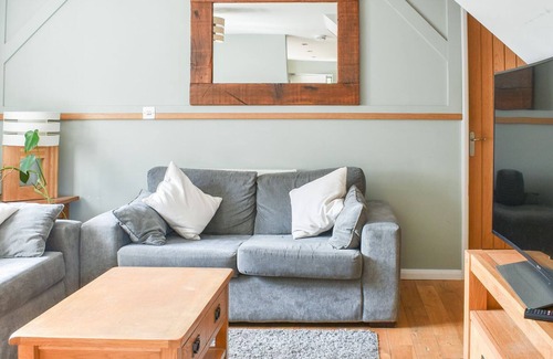 Hook House | 2 bedroom accommodation in Hook, near Alton