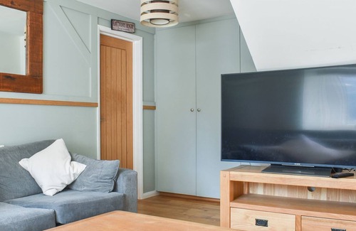 Hook House | 2 bedroom accommodation in Hook, near Alton