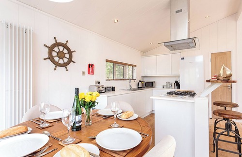Ryde Ski Chalet | 2 bedroom accommodation in Wootton Bridge, Nr Cowes