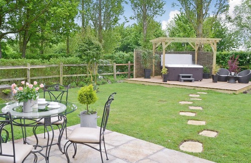 Diss Cottage | 2 bedroom accommodation in Botesdale, near Diss