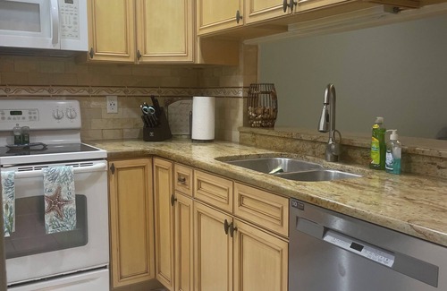 Safety Harbor Villa | 2-bedroom ADORABLE & COMFY Villa in charming Safety Harbor, close to water