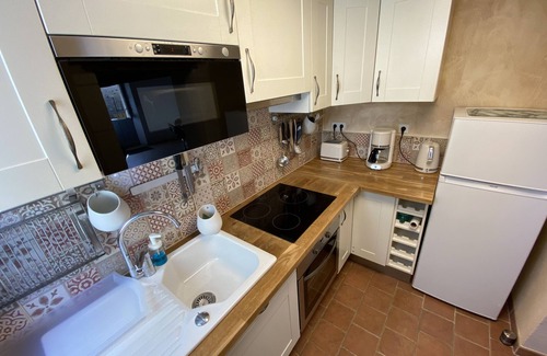 Sache House | 2-bedroom all-inclusive 3-star gîte, close to shops