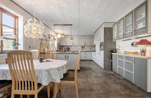 Give House | 2 bedroom amazing home in Grindsted