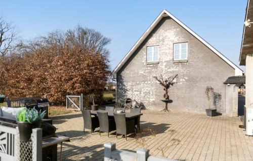 Give House | 2 Bedroom Amazing Home In Grindsted