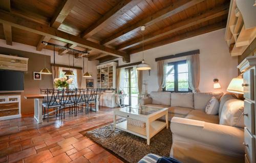 Varazdinske Toplice House | 2 Bedroom Amazing Home In Vrtlinovec