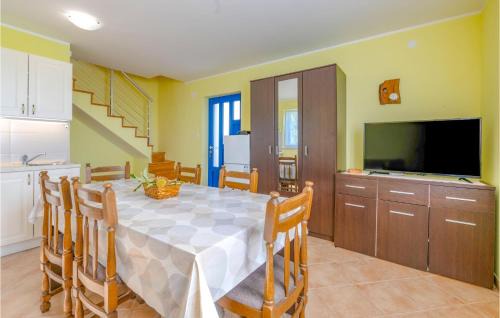 Gracisce House | 2 Bedroom Amazing Home In Brescic