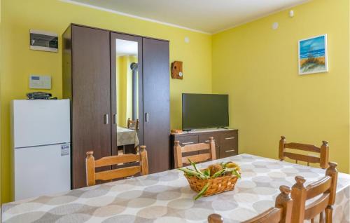 Gracisce House | 2 Bedroom Amazing Home In Brescic