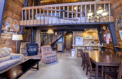 Truckee Cabin | 2 bedroom and Loft, 2 bath, sleeps 6. Donner Lakefront w/private dock DLR#013