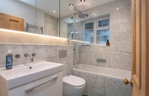 Canbury Apartment | 2 bedroom apartment - 200m from Richmond Park