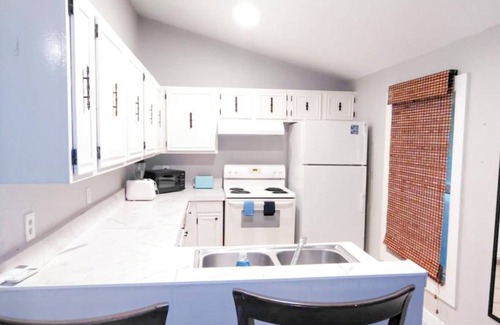 South Padre Island Apartment | 2-bedroom apartment in superb South Padre Island with AC