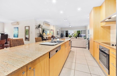 Clifton Beach Apartment | 2 Bedroom Apartment in Clifton Beach