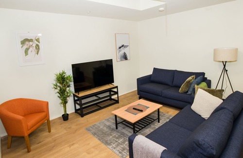 Golden Point Apartment | 2 Bedroom Apartment | Ideal for families, couples, individuals and others