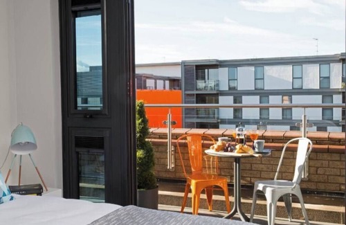 Central Milton Keynes Apartment | 2 bedroom Apartment - Sleeps up to 4 with double beds