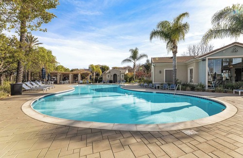 Valencia Apartment | 2-bedroom apartment in superb Santa Clarita with WiFi, AC, fitness room