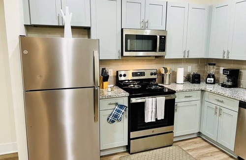 Grogan's Mill Apartment | 2-Bedroom apartment with AC, 2-Full Baths, FREE Parking, FREE laundry in Unit
