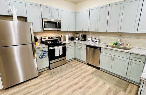 Grogan's Mill Apartment | 2-Bedroom apartment with AC, 2-Full Baths, FREE Parking, FREE laundry in Unit
