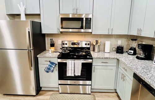 Grogan's Mill Apartment | 2-Bedroom apartment with AC, 2-Full Baths, FREE Parking, FREE laundry in Unit
