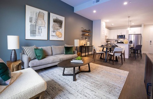 The Woodlands Apartment | 2-bedroom apartment on the beautiful Lake Woodland